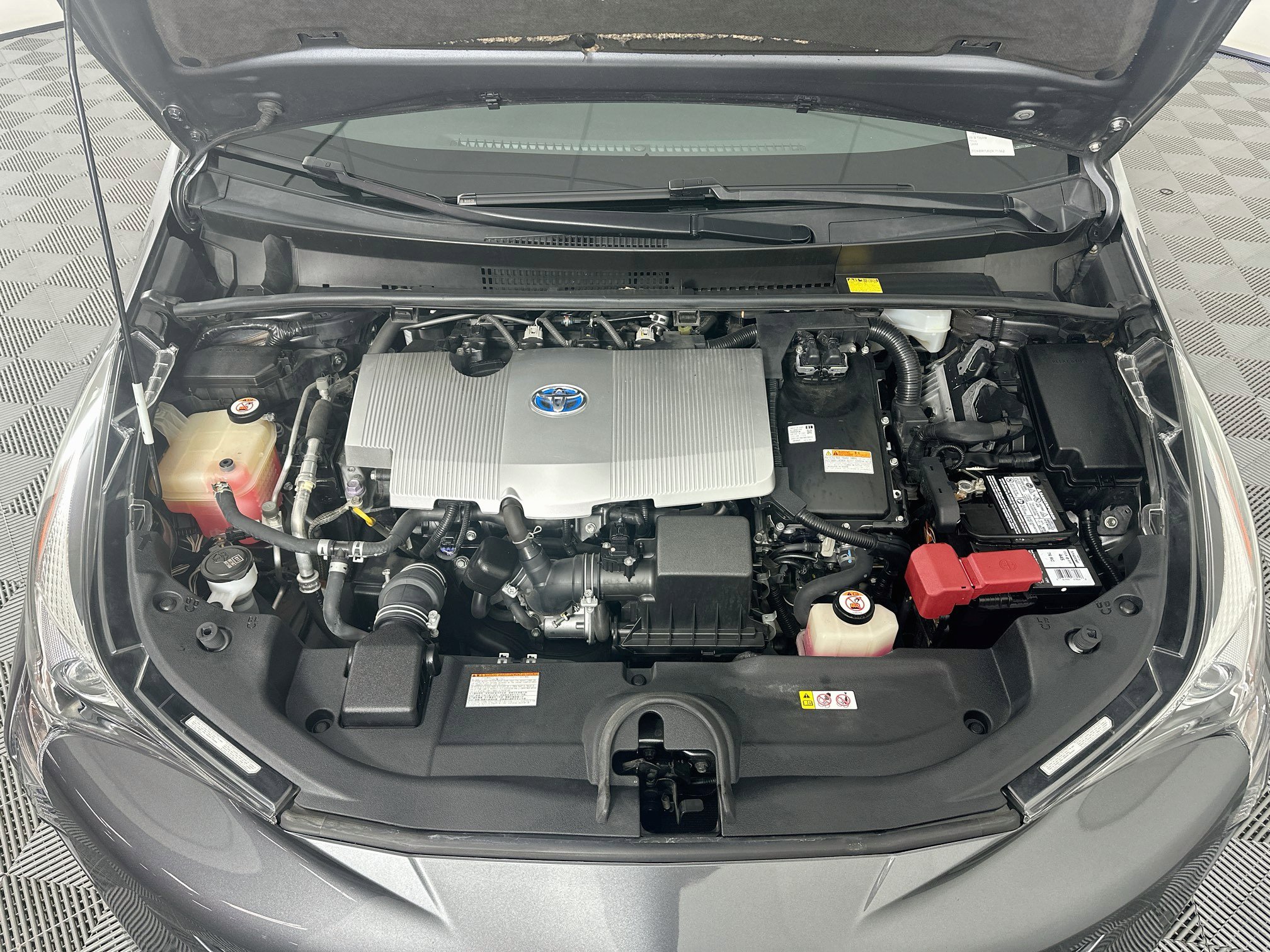 Used 2018 Toyota Prius Two w/ Prius Two Safety Plus Package FWD image 31