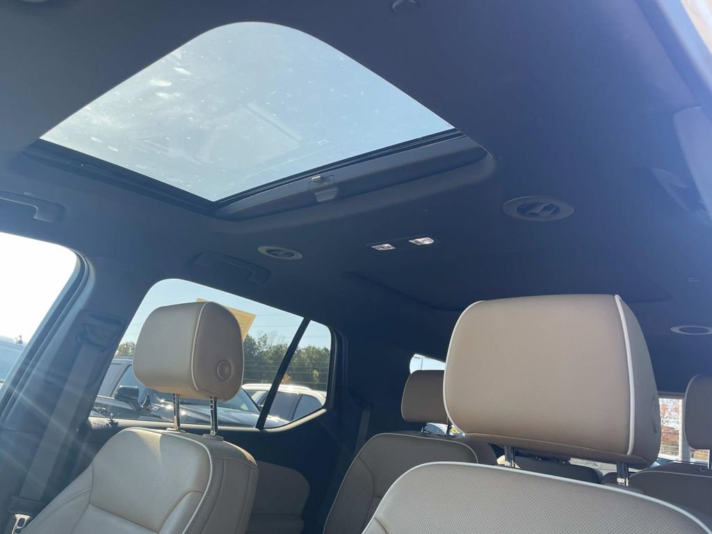 Used 2023 Chevrolet Traverse Premier image 21