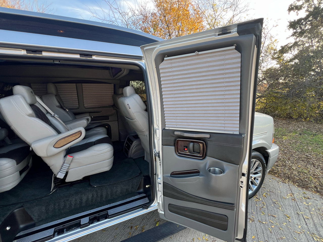 Used 2022 Chevrolet Express 2500 Extended w/ Enhanced Convenience Package image 24