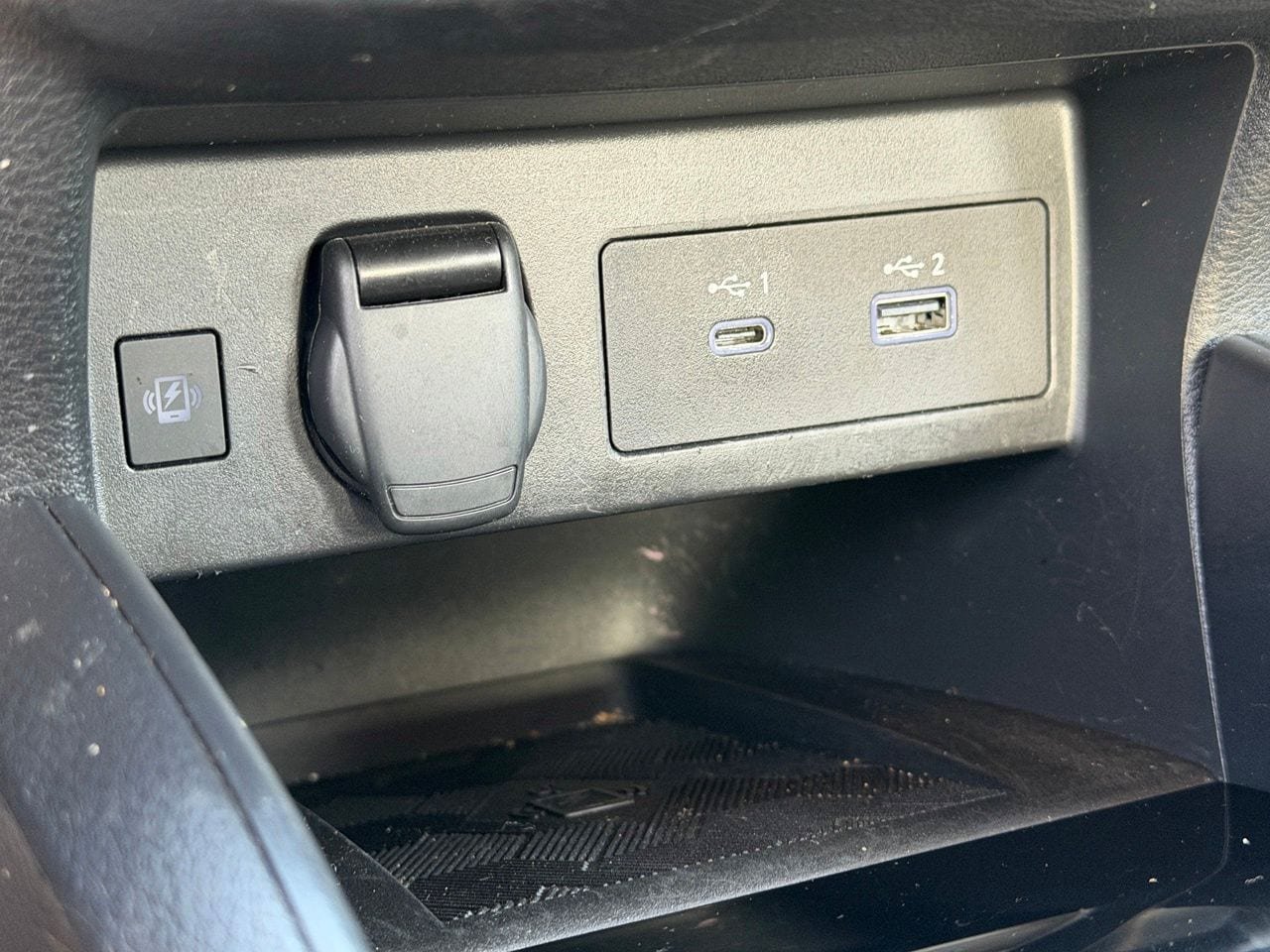 Certified 2025 Nissan Versa SR w/ Trunk Package FWD image 20