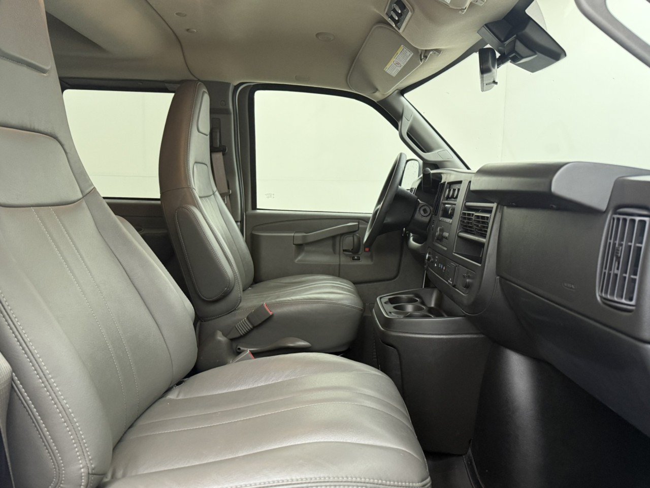 Used 2024 Chevrolet Express 3500 LS RWD image 10