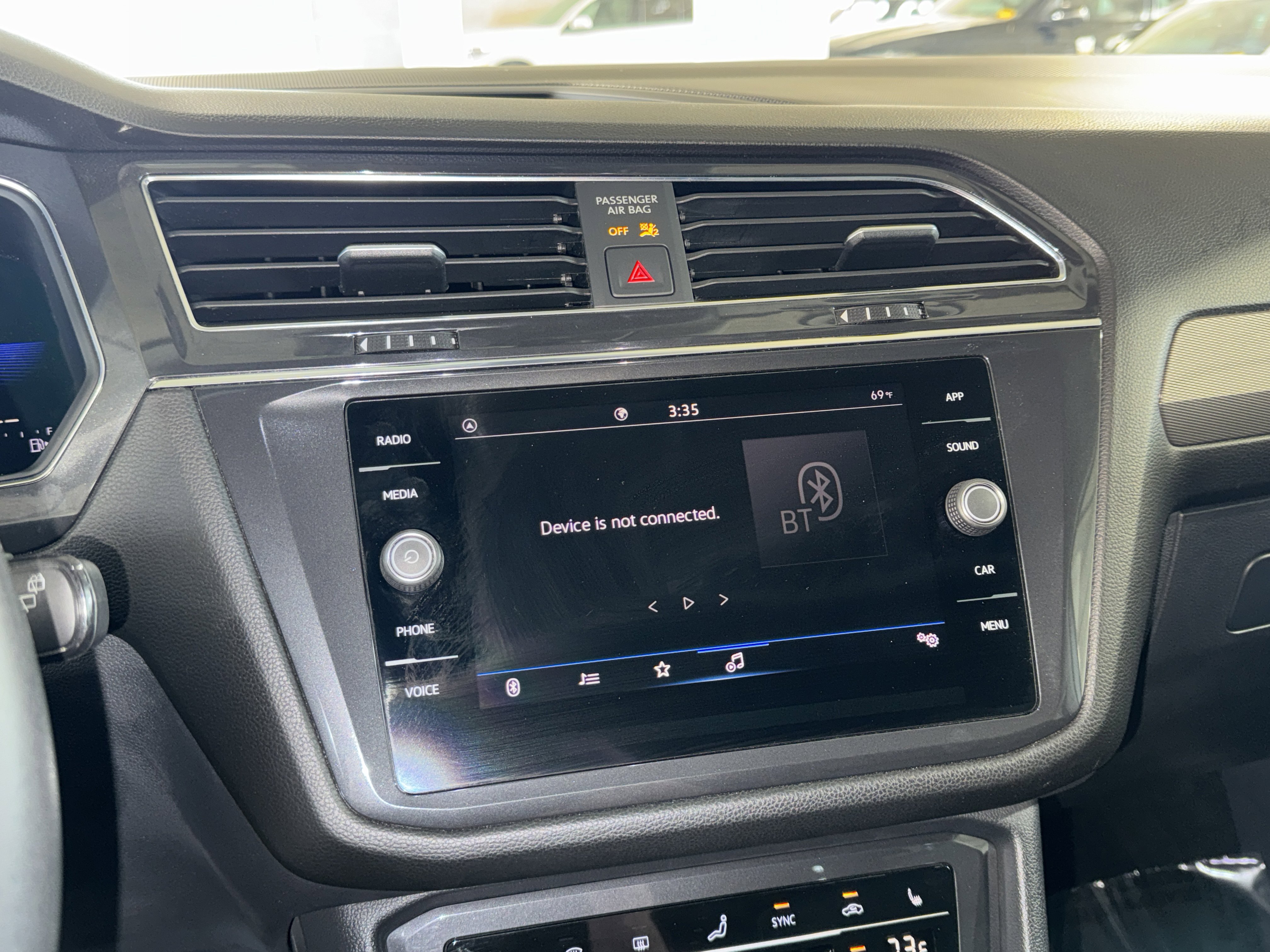 Used 2022 Volkswagen Tiguan SE image 26