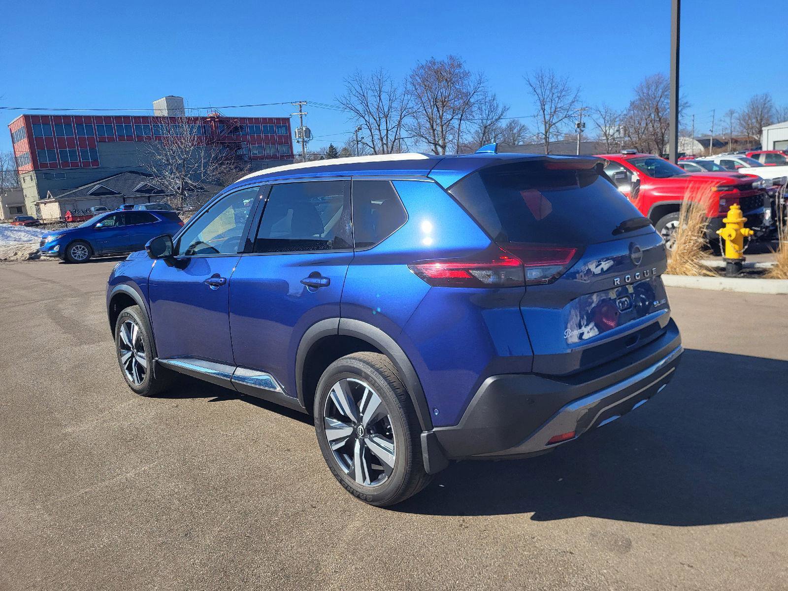 Used 2023 Nissan Rogue SL w/ SL Premium Package image 5