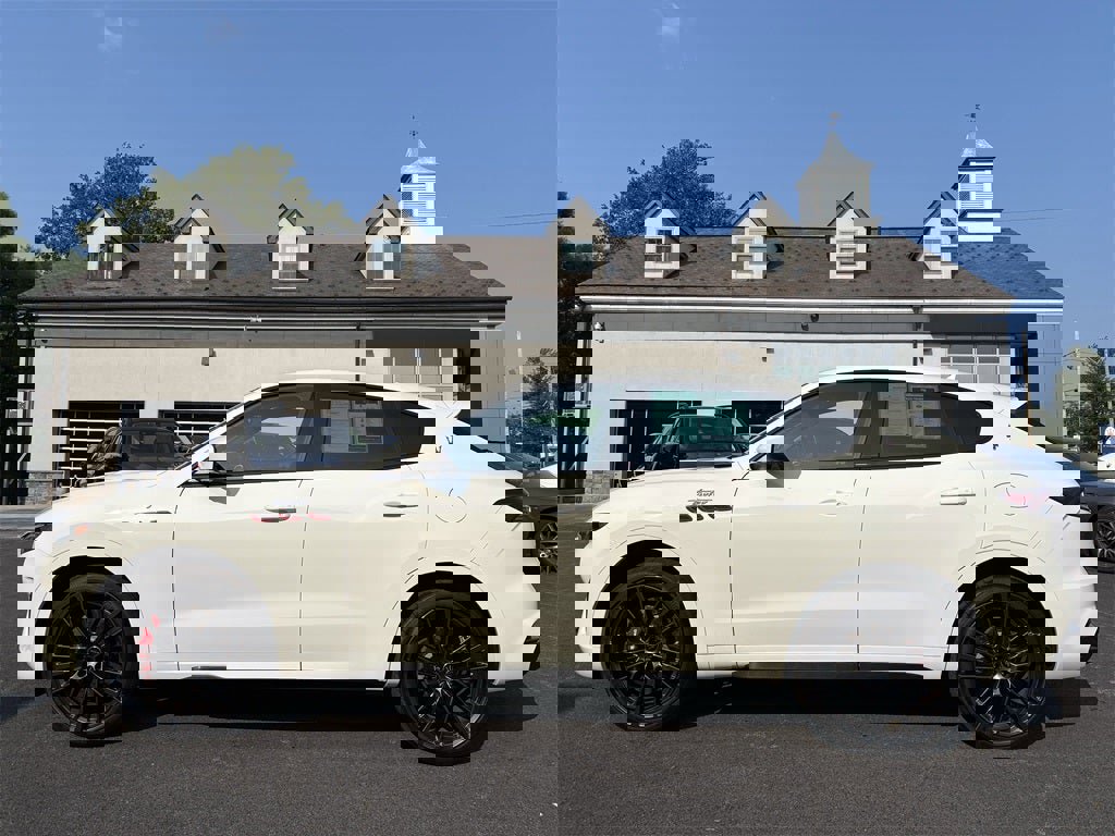 Used 2023 Maserati Levante Trofeo image 41