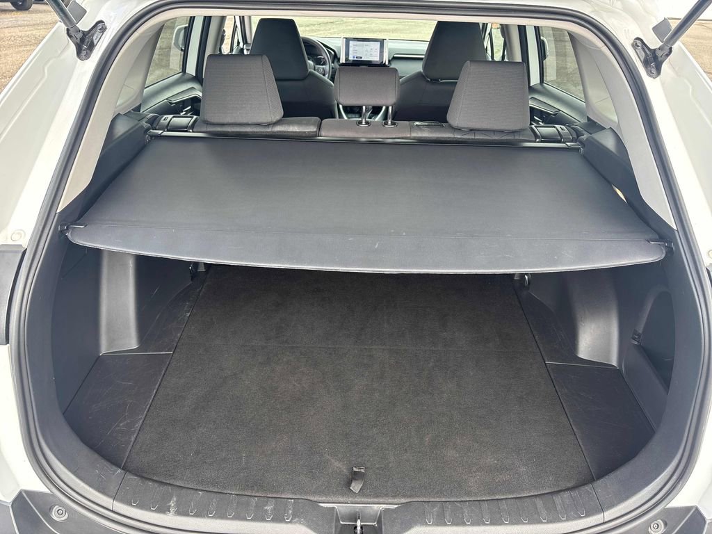 Used 2025 Toyota RAV4 XLE AWD/4WD image 25