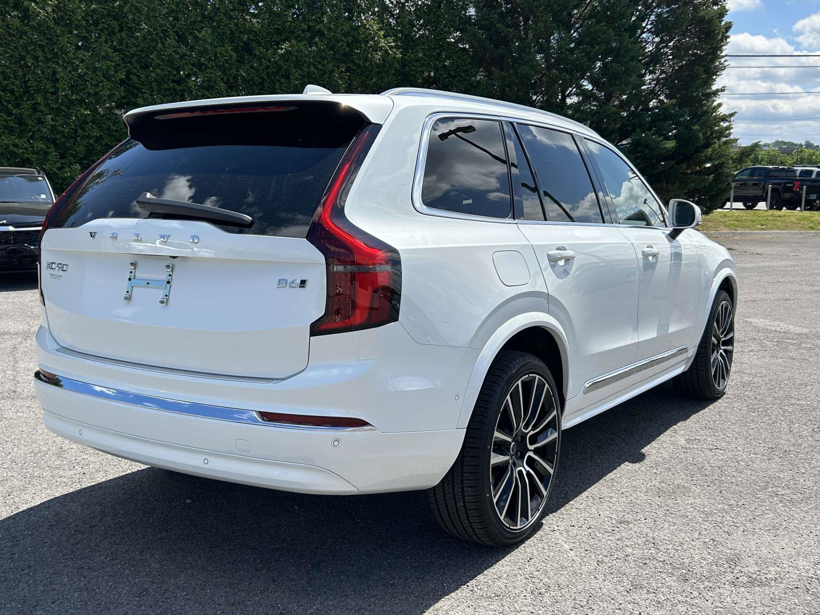 New 2026 Volvo XC90 B6 Plus w/ Protection Package Premier AWD/4WD image 3
