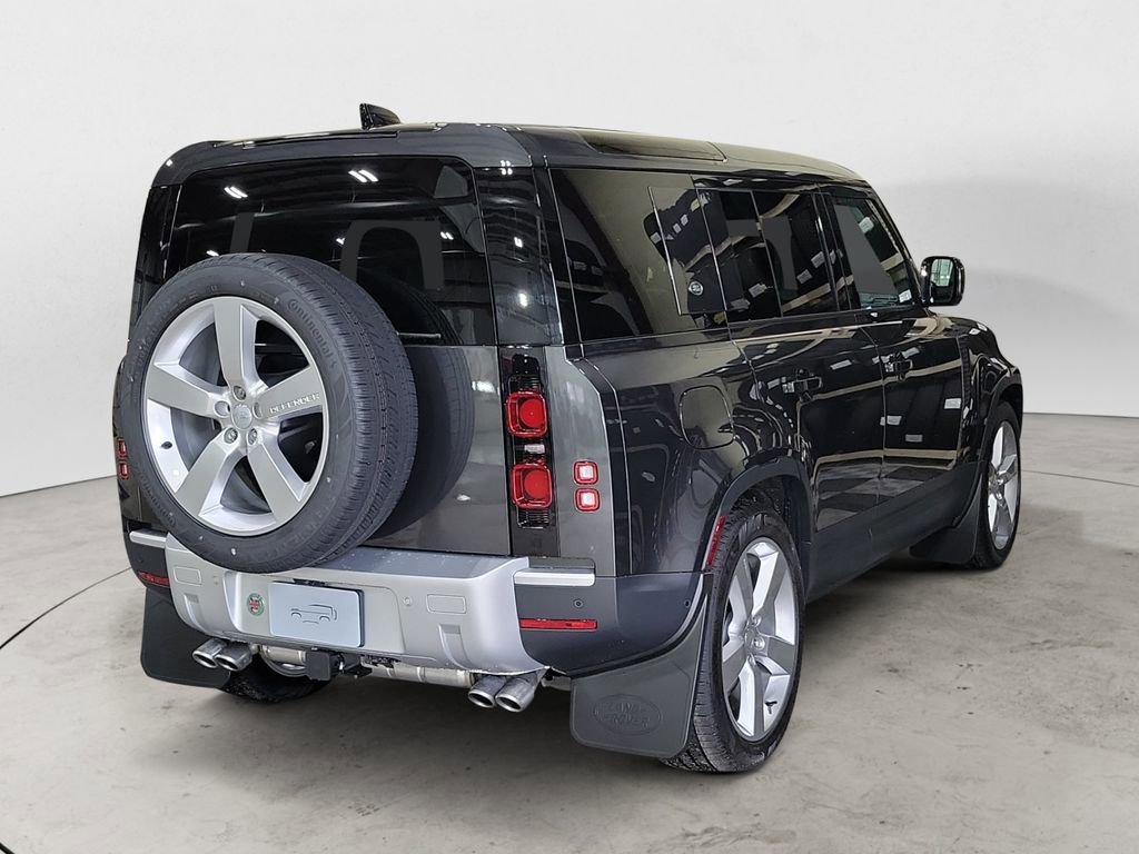 Used 2024 Land Rover Defender 110 SE AWD/4WD image 5