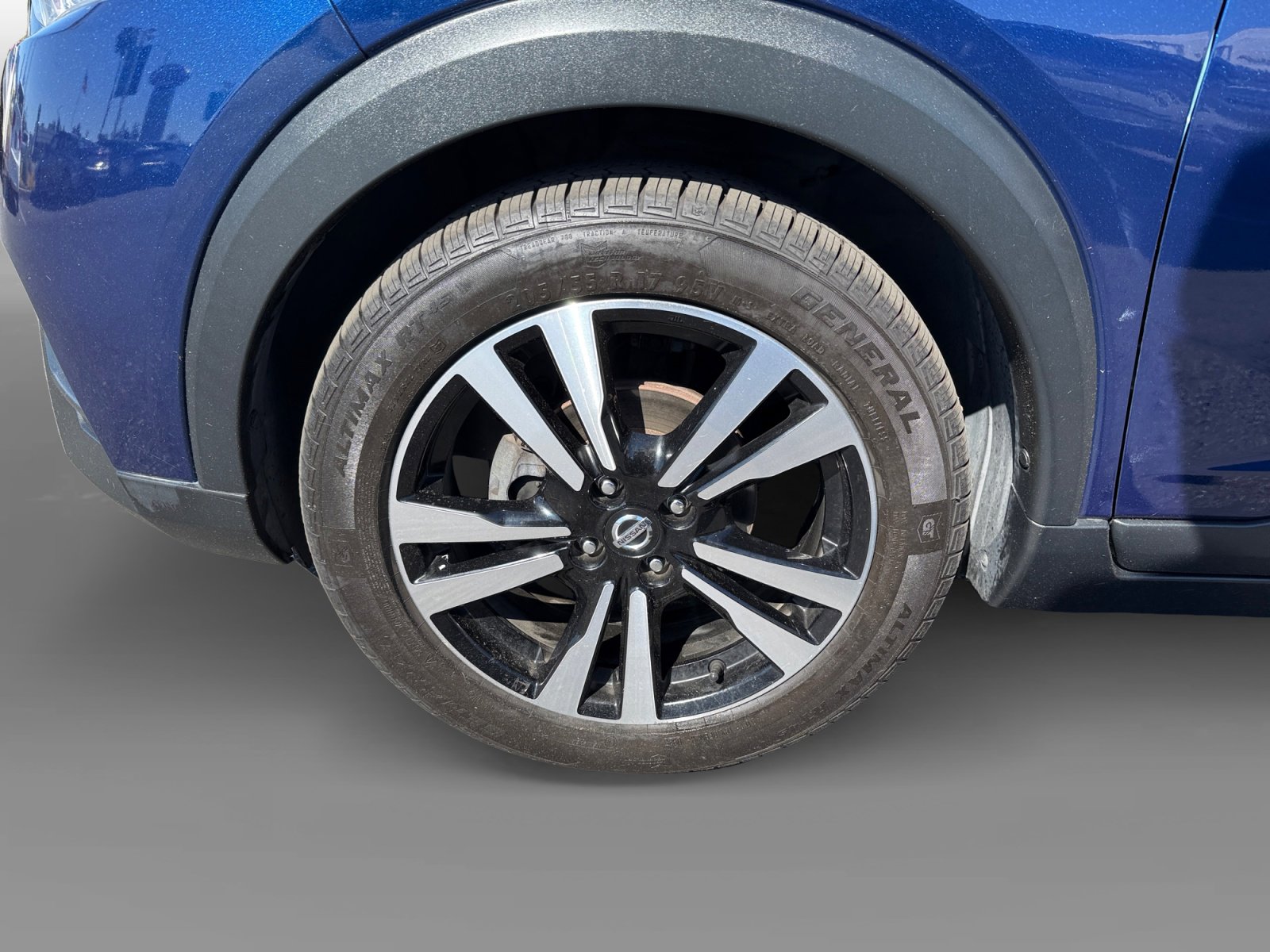 Used 2019 Nissan Kicks SR FWD image 9