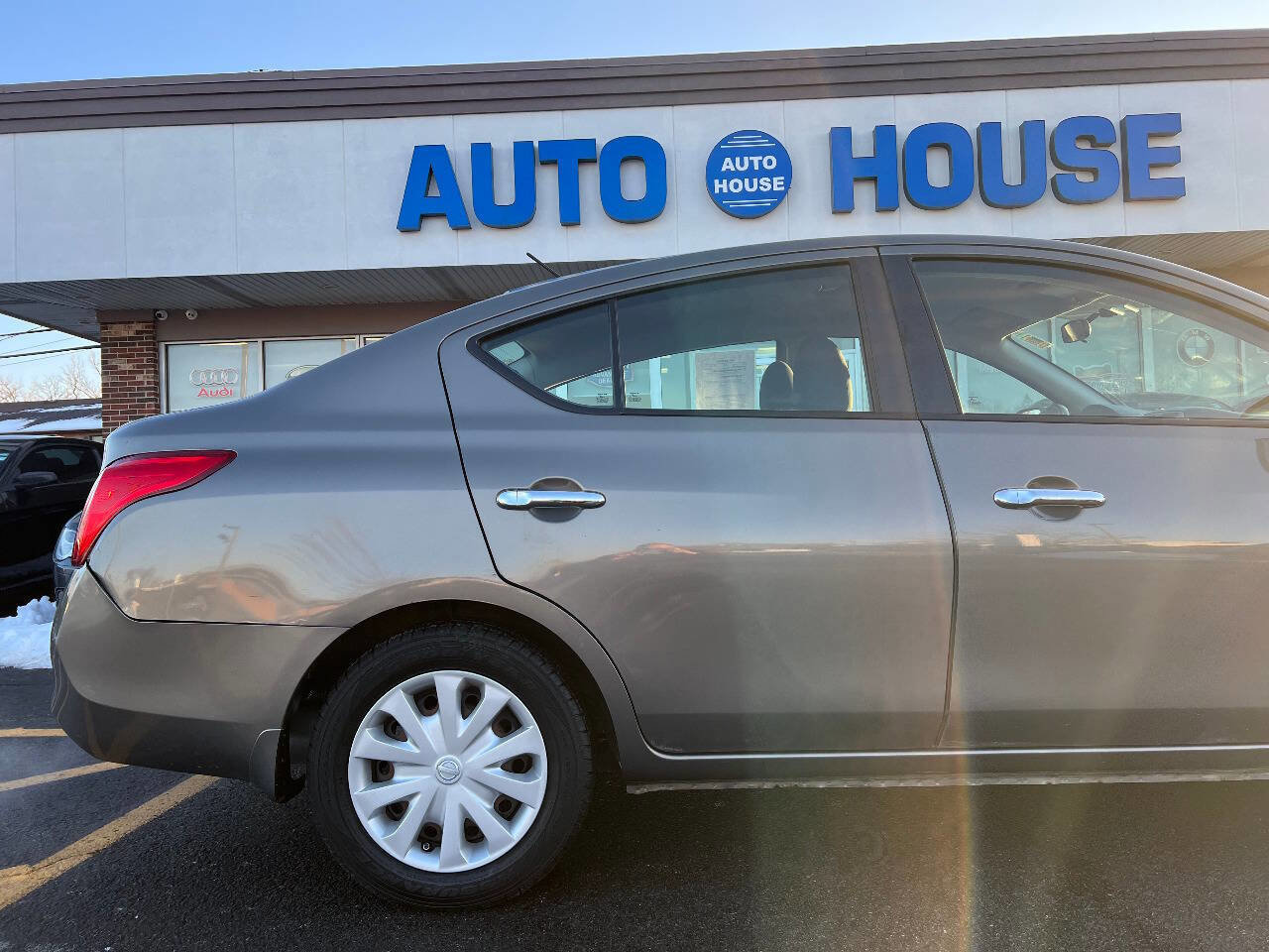 Used 2012 Nissan Versa SV image 34