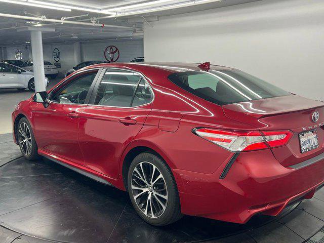 Certified 2020 Toyota Camry SE image 3