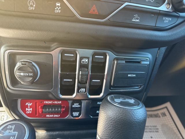 Used 2025 Jeep Wrangler Unlimited Rubicon AWD/4WD image 15
