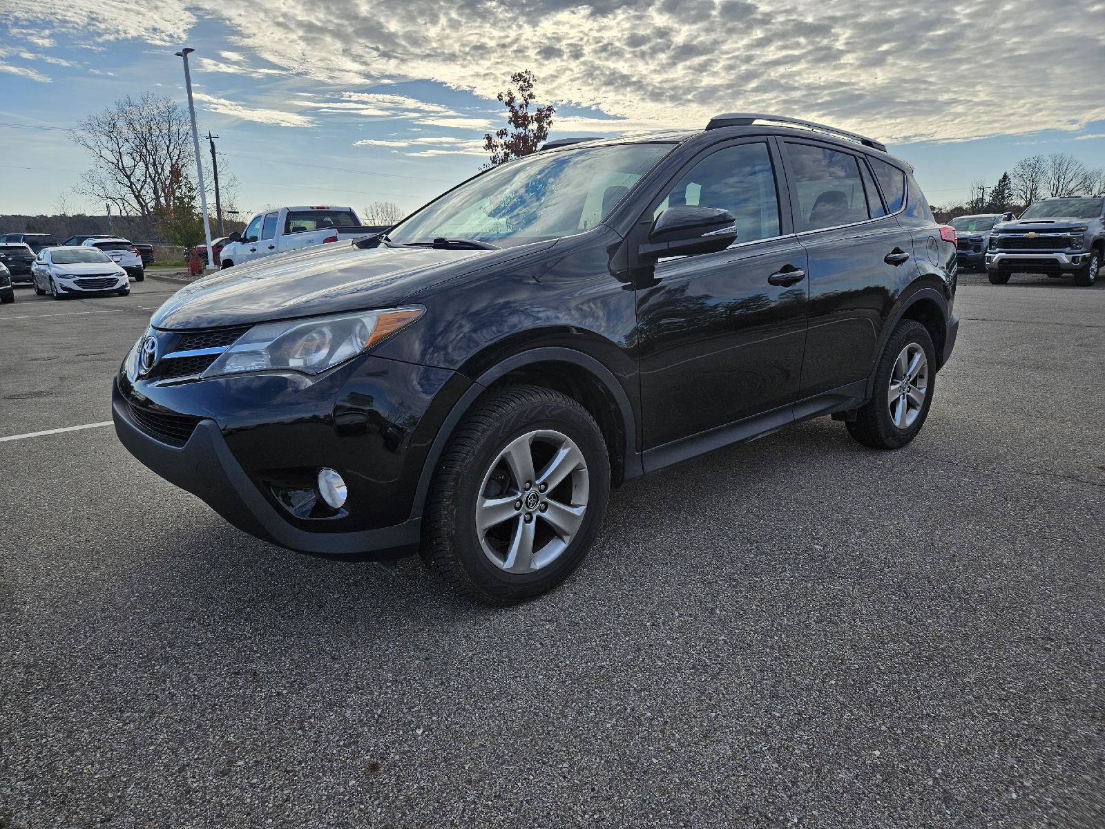 Used 2015 Toyota RAV4 XLE AWD/4WD image 3