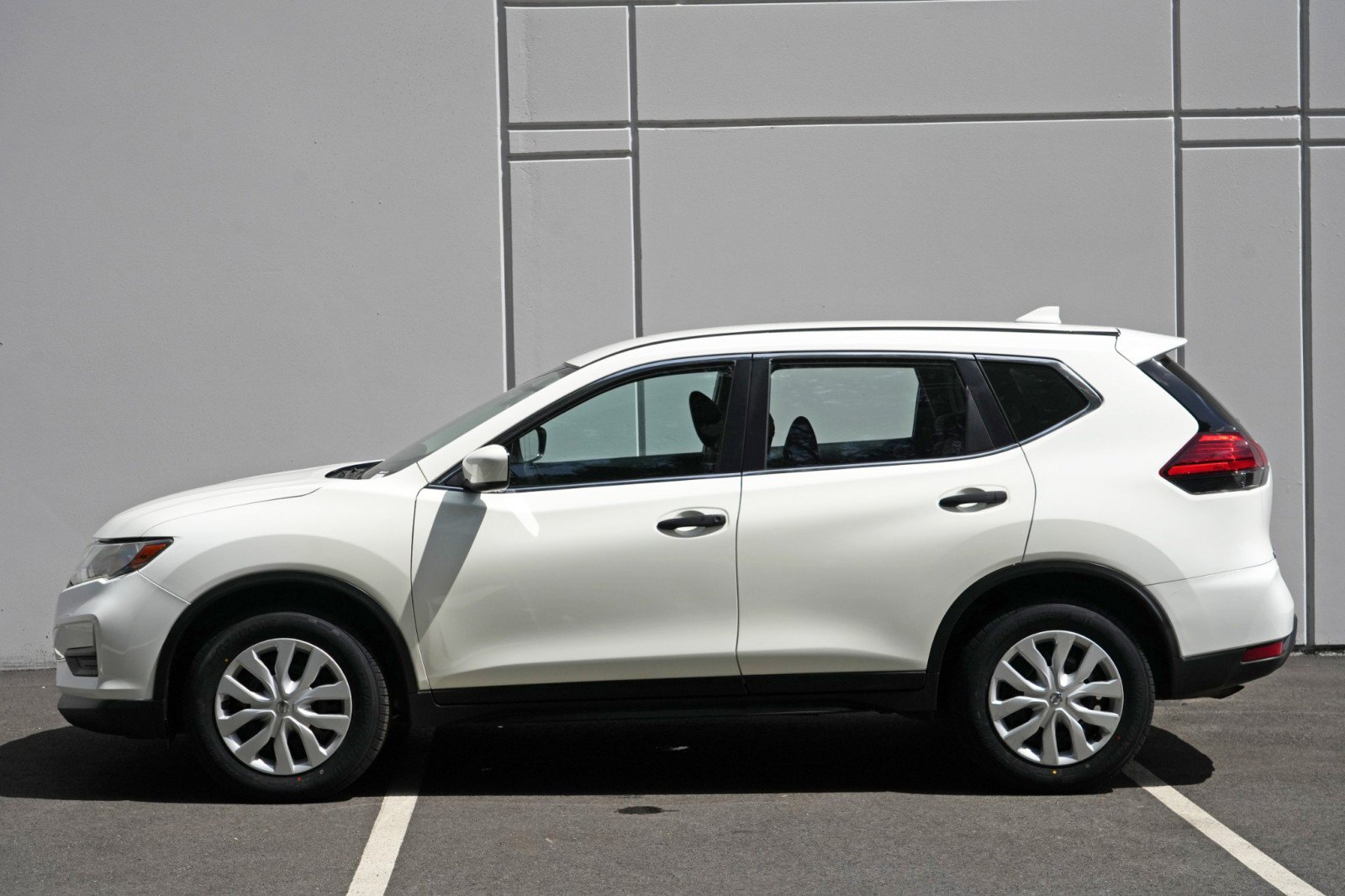 Used 2017 Nissan Rogue S AWD/4WD image 40