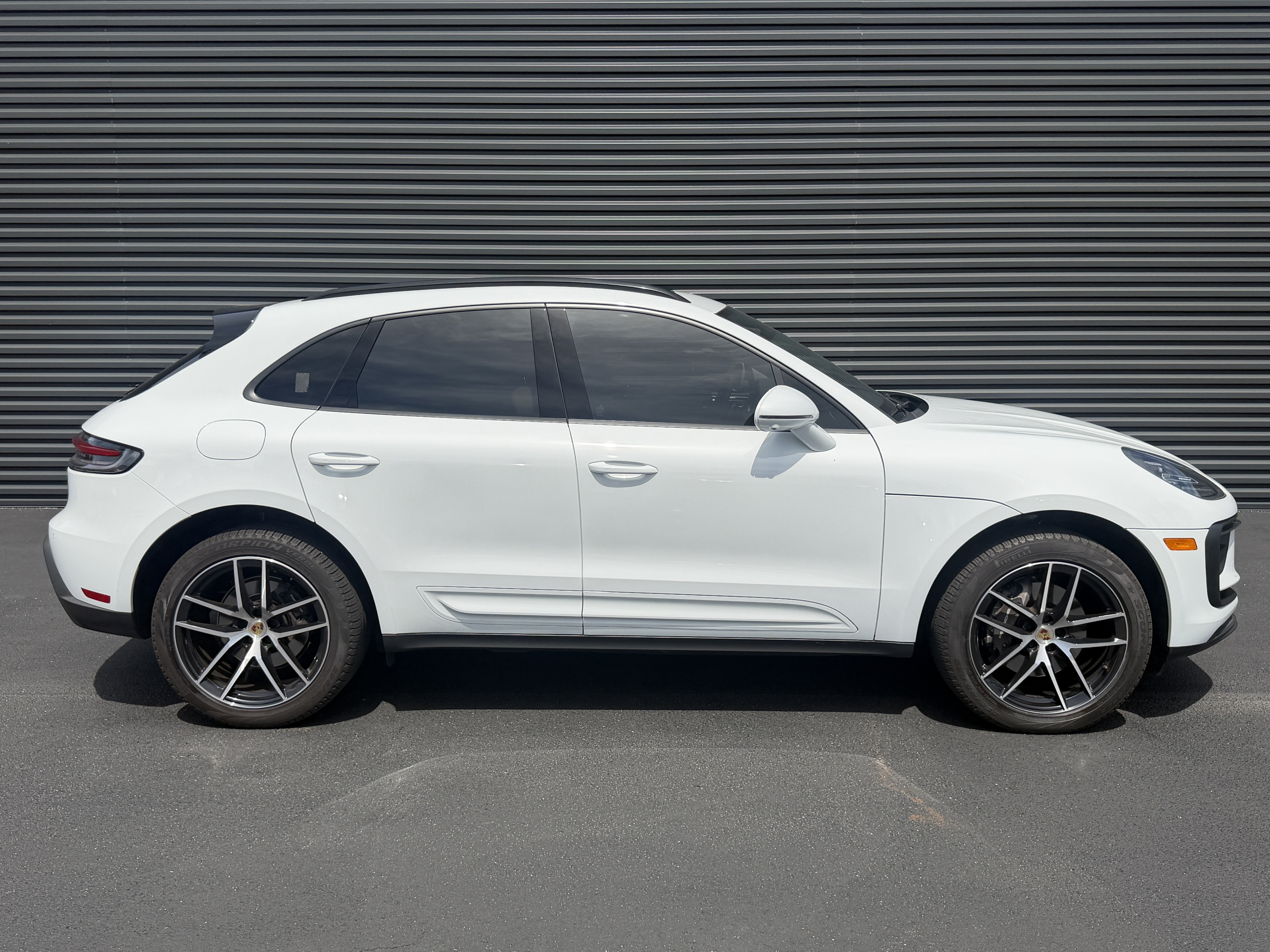 Certified 2024 Porsche Macan AWD/4WD image 8