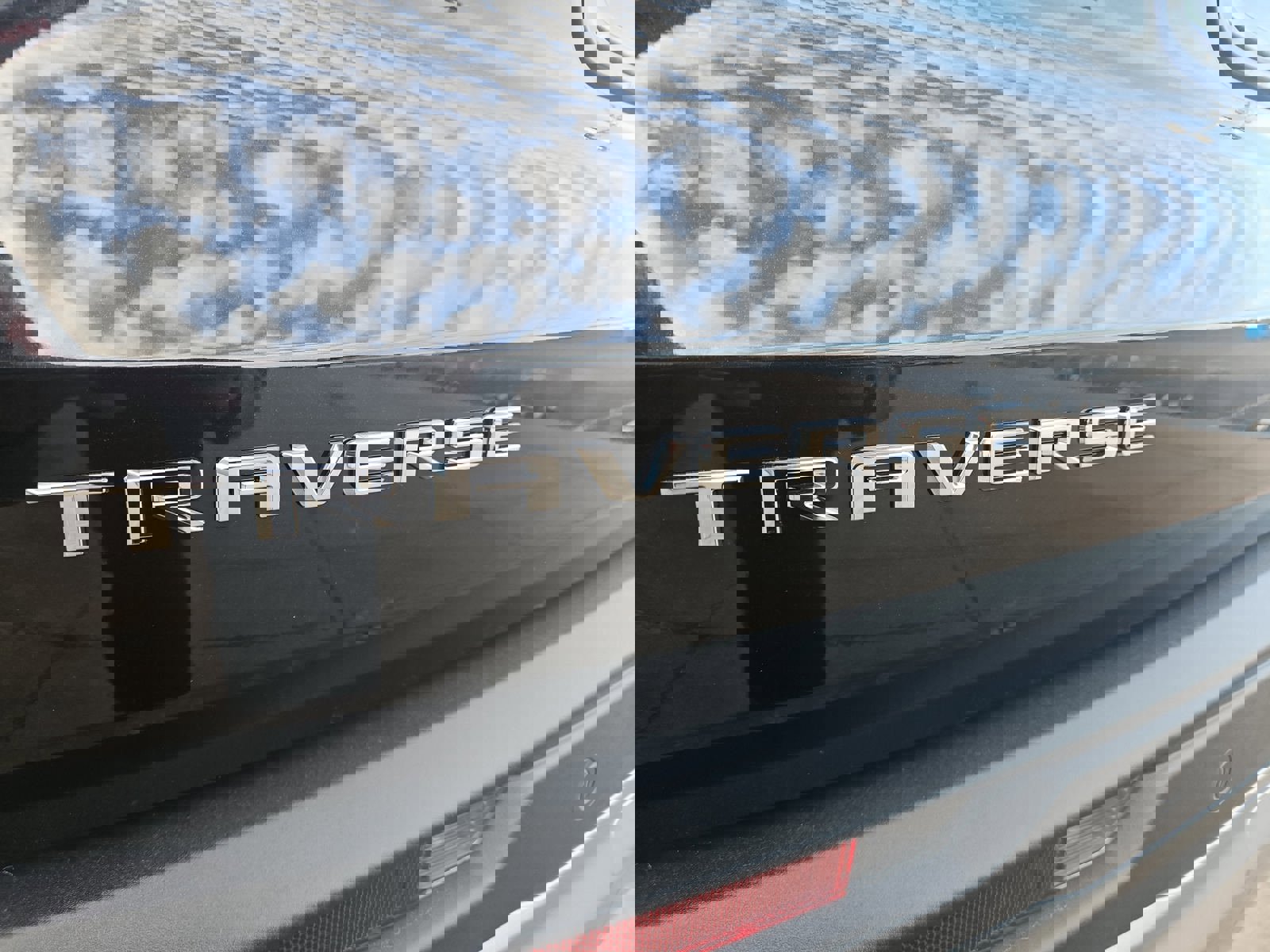 Used 2025 Chevrolet Traverse LT w/ Driver Confidence Package image 24