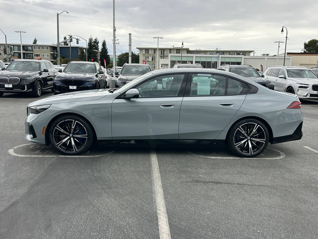 Used 2026 BMW 550e xDrive AWD/4WD image 2