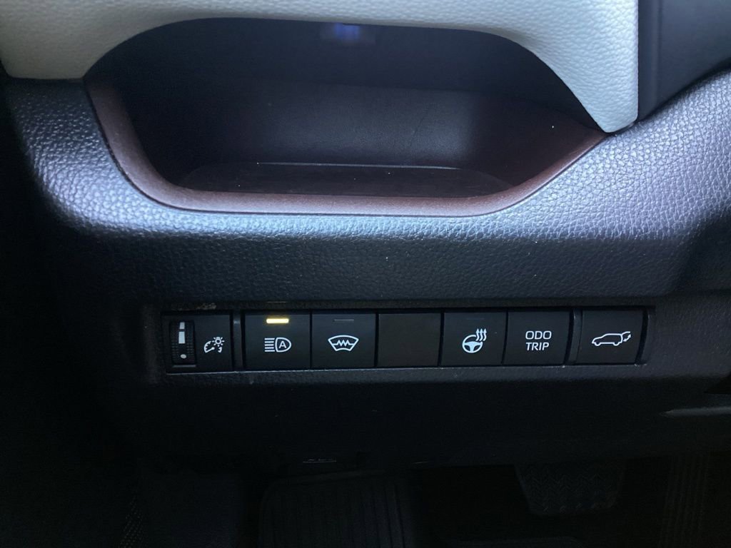 Used 2024 Toyota RAV4 Limited AWD/4WD image 23