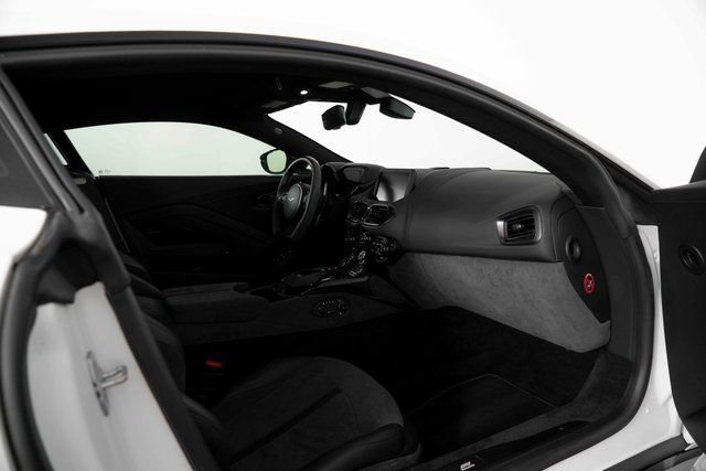 Used 2022 Aston Martin V8 Vantage Coupe image 26