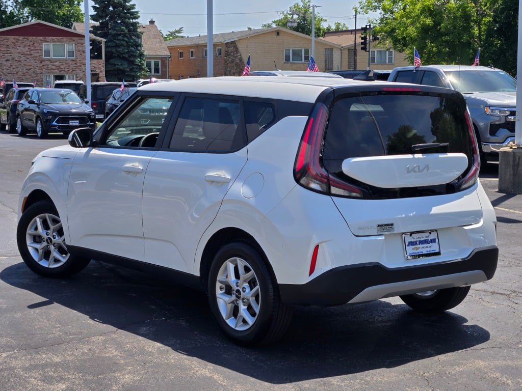 Used 2025 Kia Soul LX w/ LX Technology Package FWD image 14
