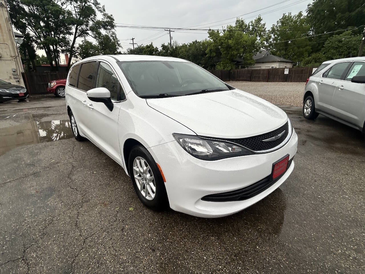 Used 2017 Chrysler Pacifica LX FWD image 13