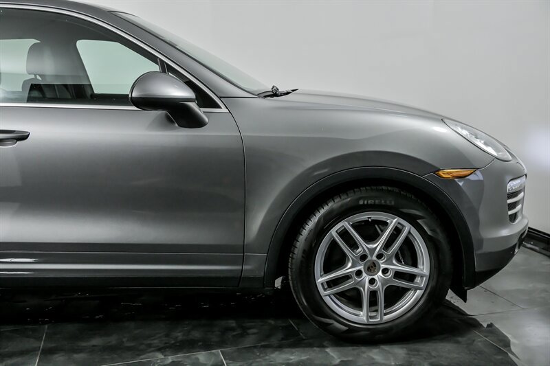Used 2014 Porsche Cayenne Platinum Edition image 12