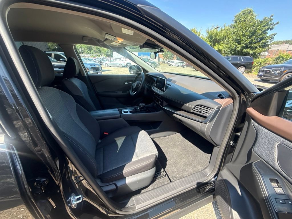 Used 2023 Nissan Rogue SV AWD/4WD image 17