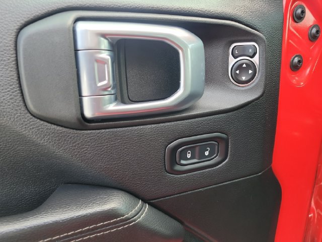 Used 2022 Jeep Wrangler Unlimited Sahara AWD/4WD image 22