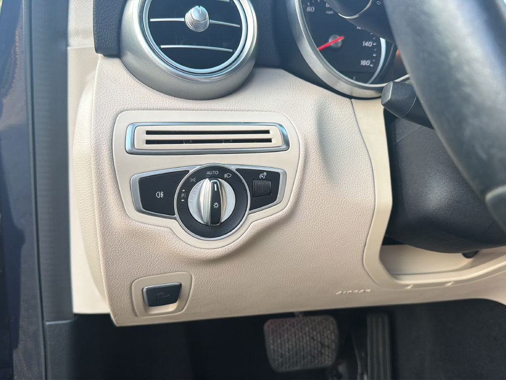 Used 2020 Mercedes-Benz C 300 Sedan image 23