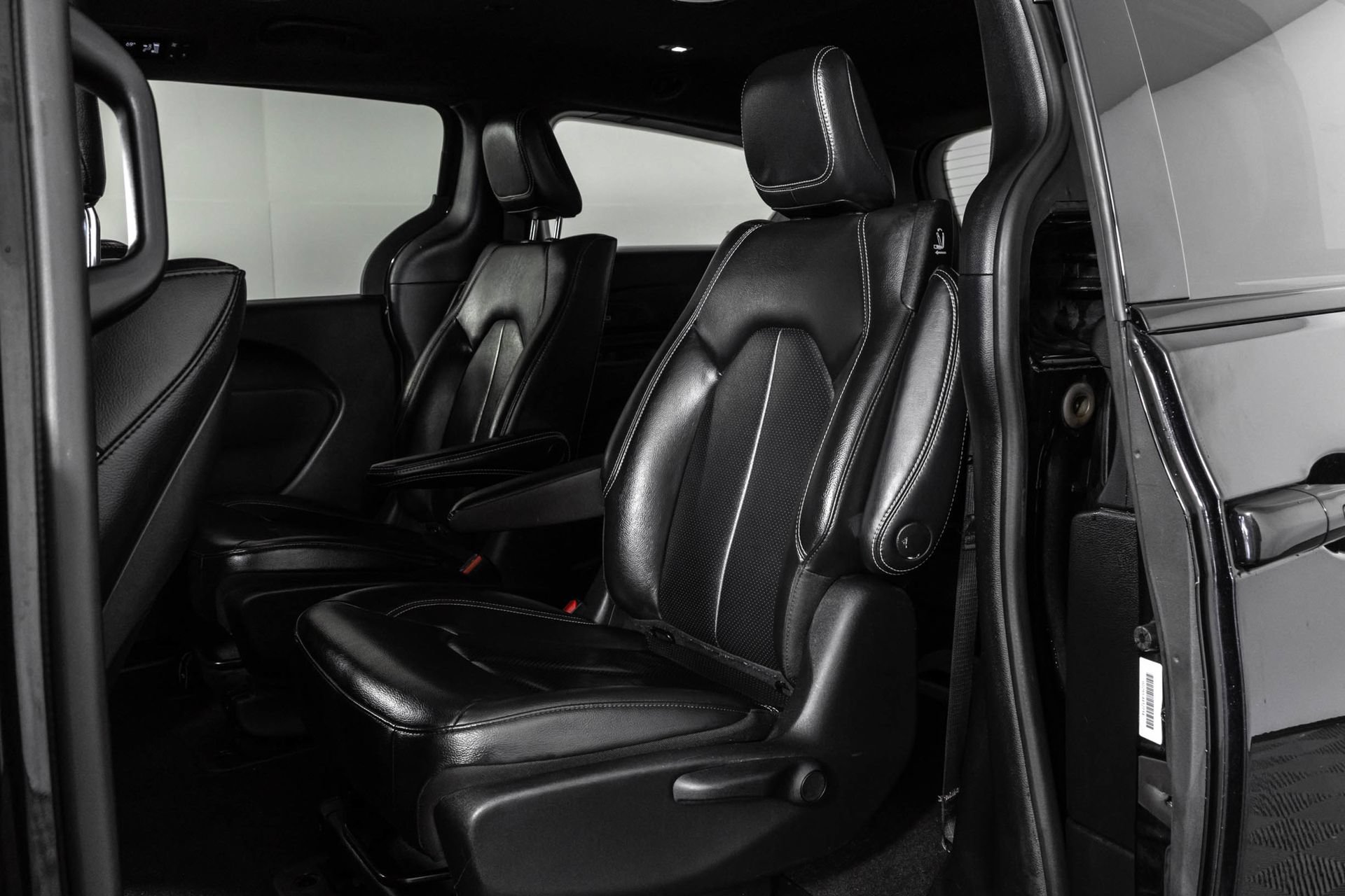 Used 2022 Chrysler Pacifica Touring-L w/ Uconnect Theater Family Group FWD image 39