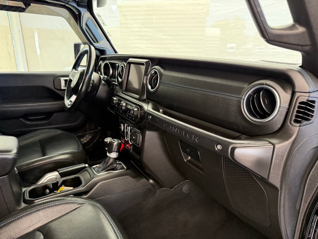 Used 2022 Jeep Wrangler Unlimited Rubicon 4xe w/ Cold Weather Group AWD/4WD image 11