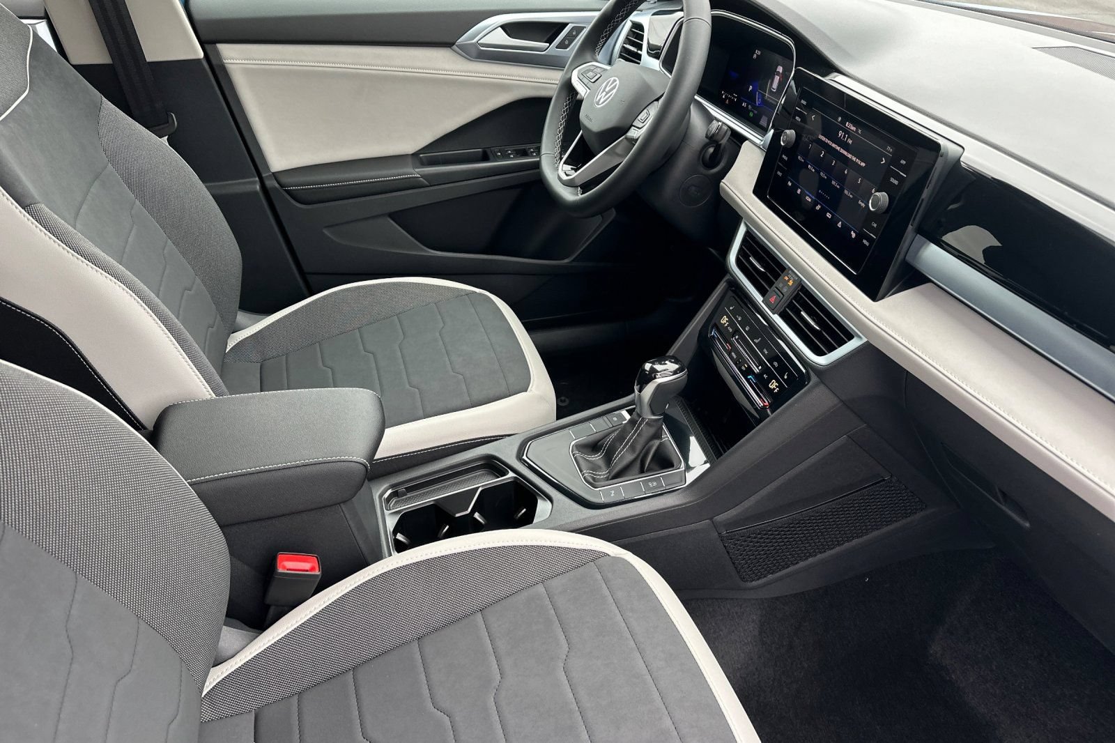 New 2026 Volkswagen Taos SE FWD image 16