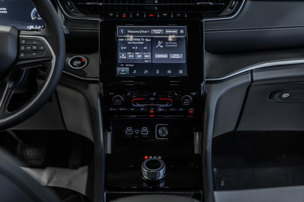 New 2025 Jeep Grand Cherokee Altitude image 20