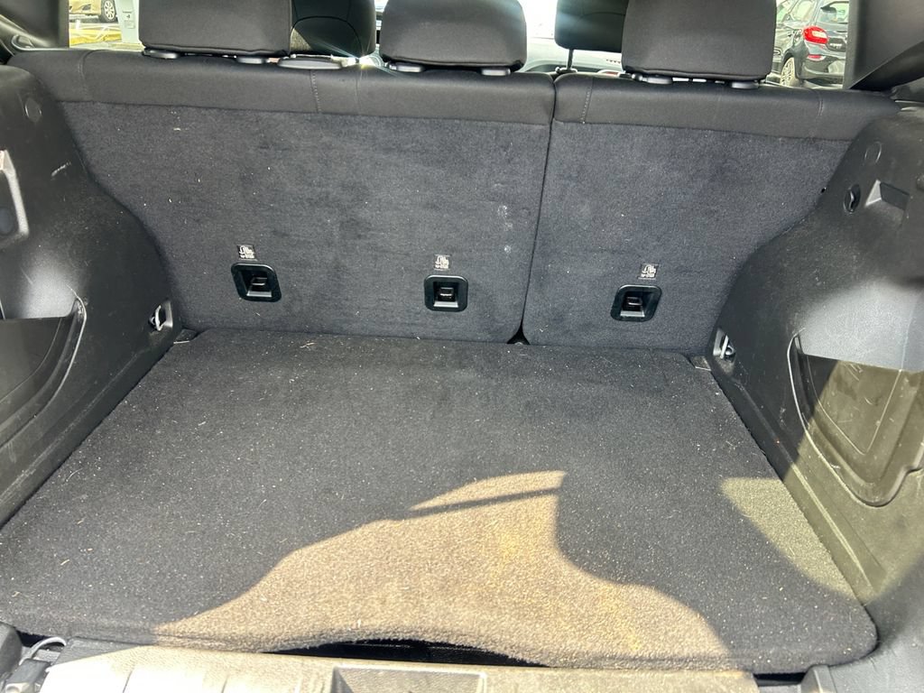 Used 2023 Jeep Renegade Latitude AWD/4WD image 19