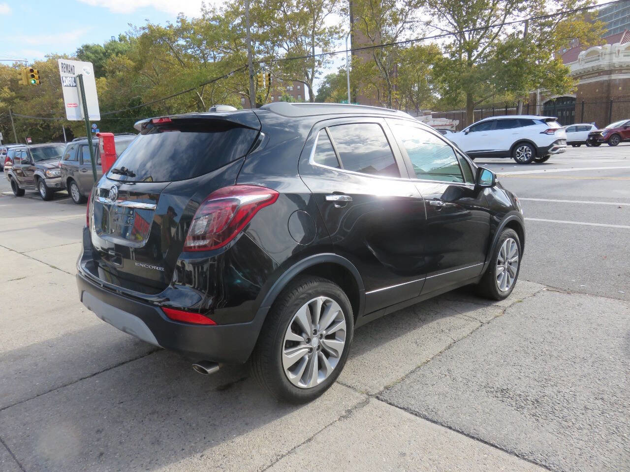 Used 2019 Buick Encore Preferred image 3
