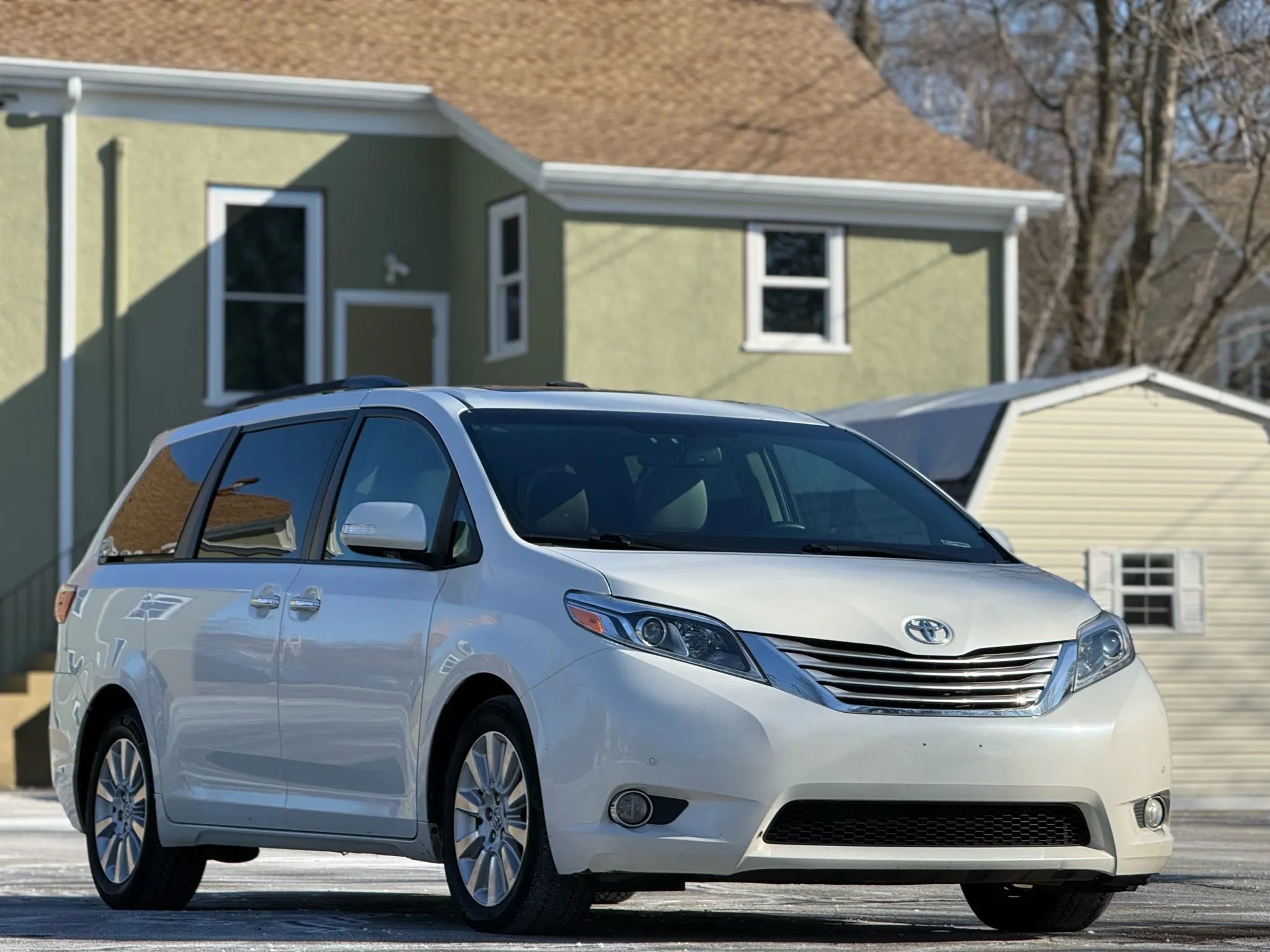 Used 2015 Toyota Sienna Limited image 2