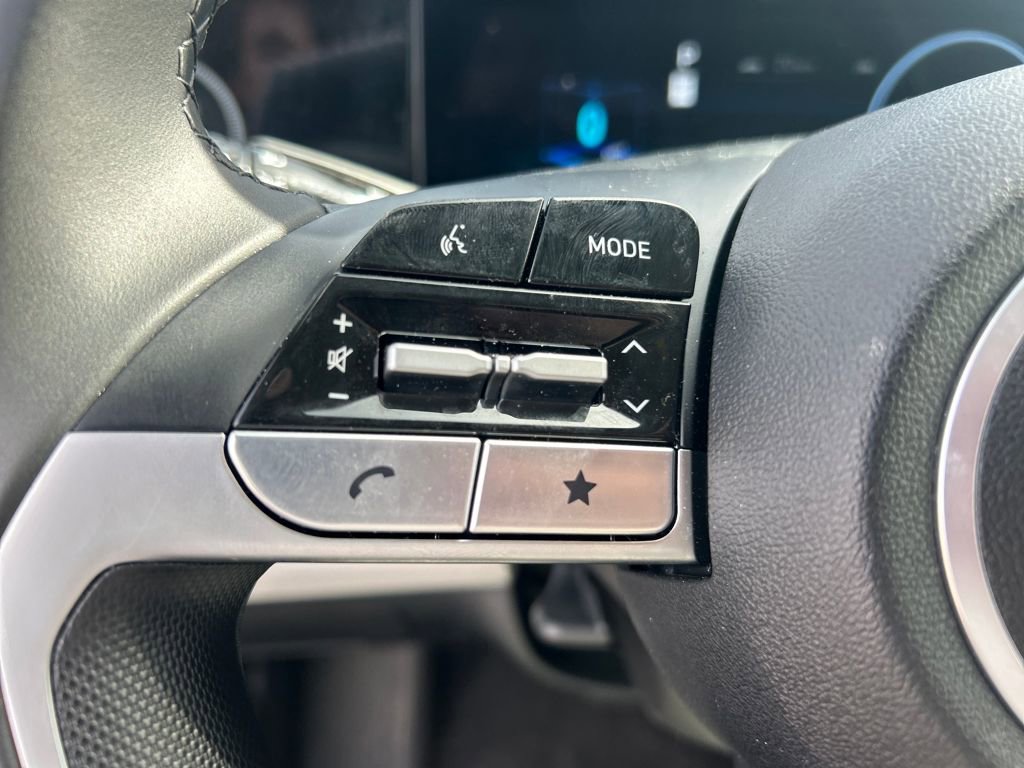 Used 2025 Hyundai Elantra Limited image 14