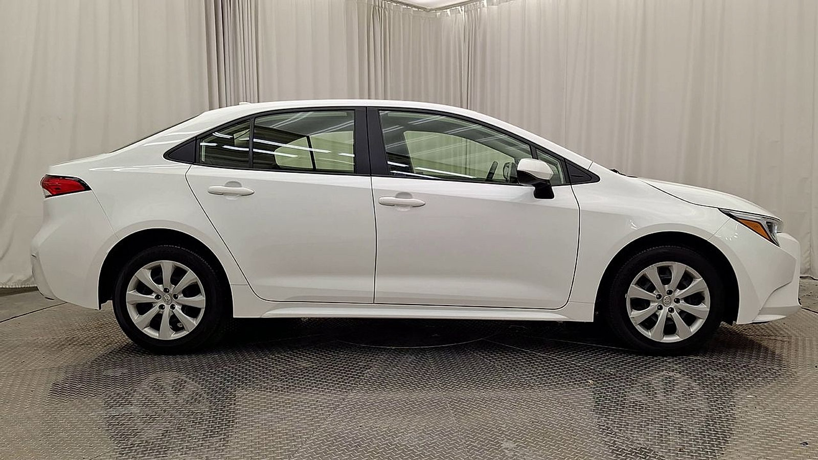 Certified 2025 Toyota Corolla LE FWD image 7
