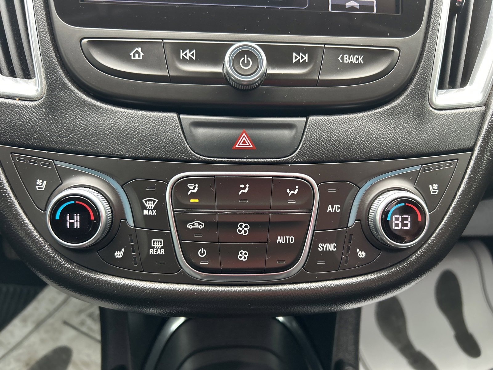 Used 2018 Chevrolet Malibu Premier w/ Premier Sun and Wheel Package image 12