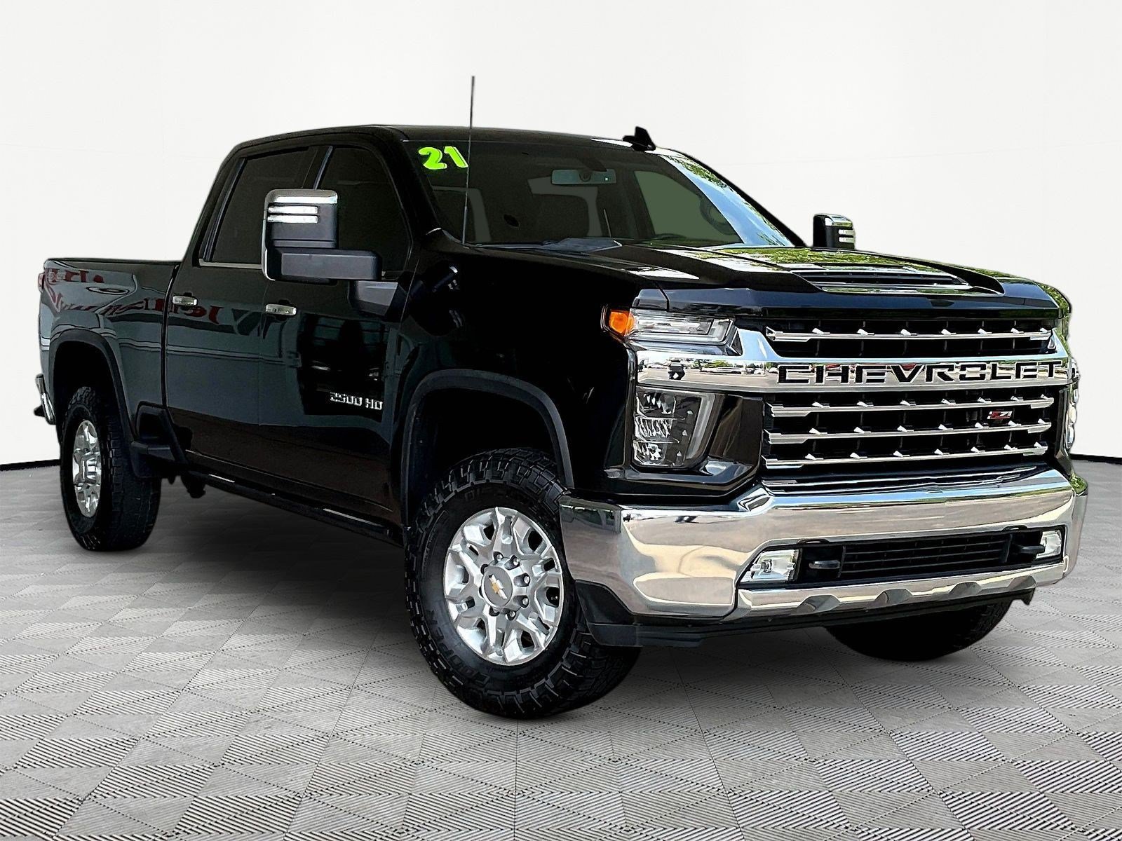 Used 2021 Chevrolet Silverado 2500 LTZ AWD/4WD image 3