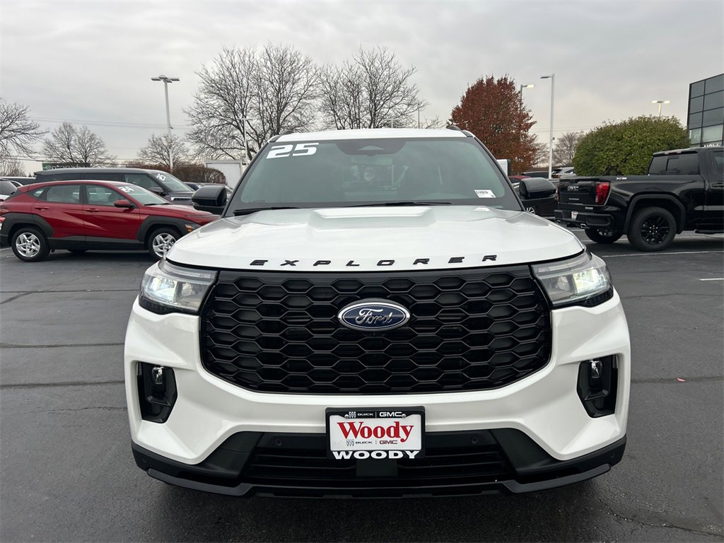 Used 2025 Ford Explorer ST-Line w/ Premium Package image 3
