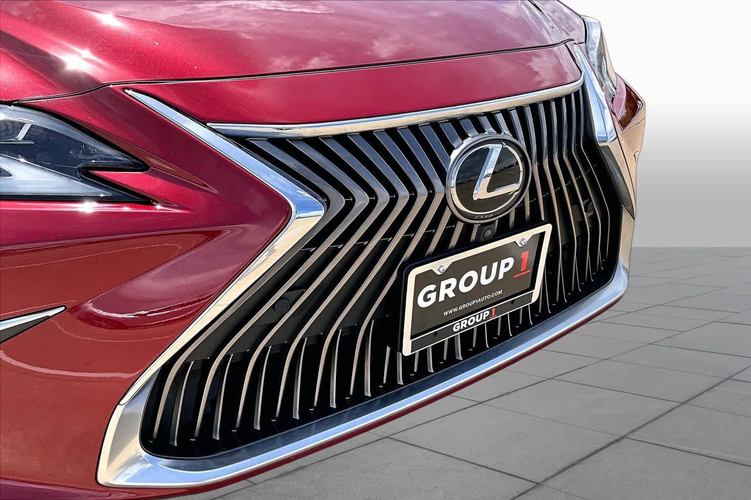 Used 2020 Lexus ES 350 Ultra Luxury w/ Accessory Package 2 FWD image 30