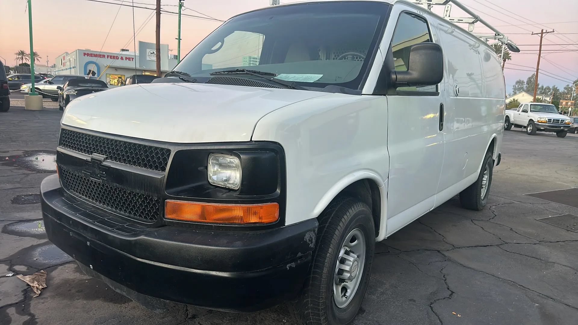 Used 2010 Chevrolet Express 2500 RWD image 21