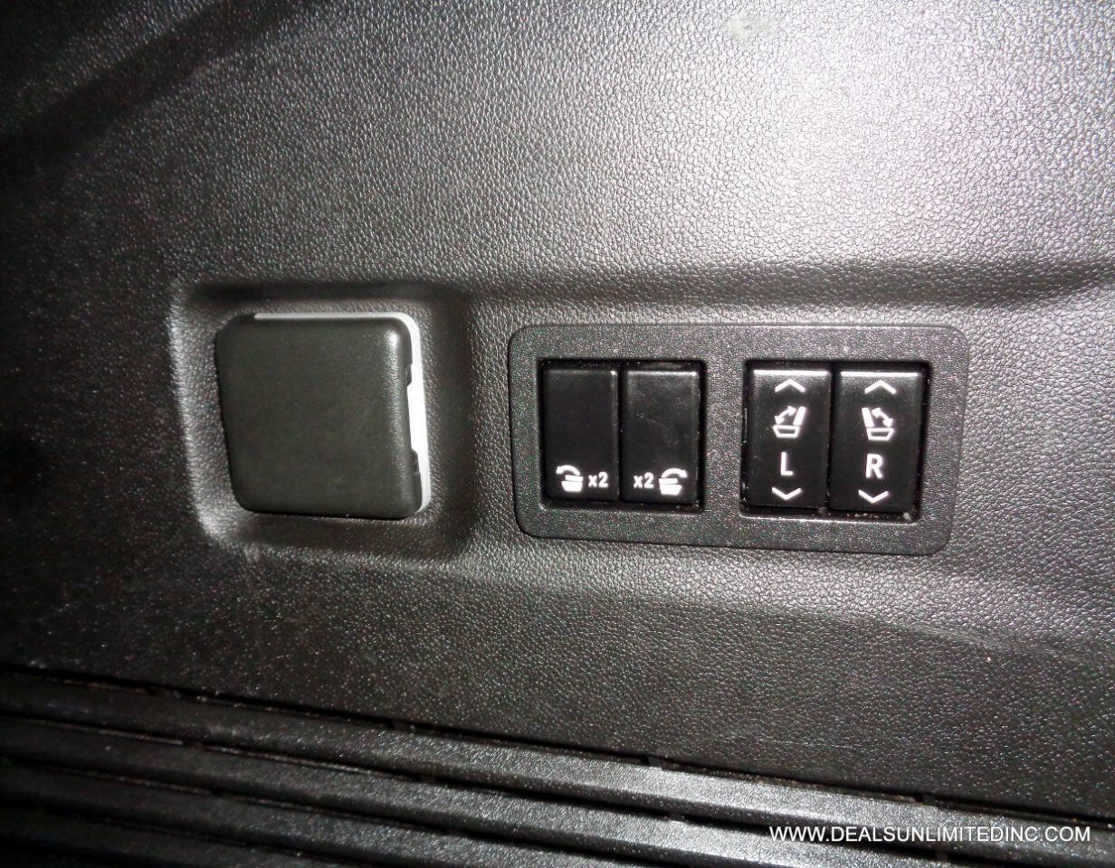 Used 2022 Chevrolet Suburban LT w/ LT Signature Plus Package AWD/4WD image 26