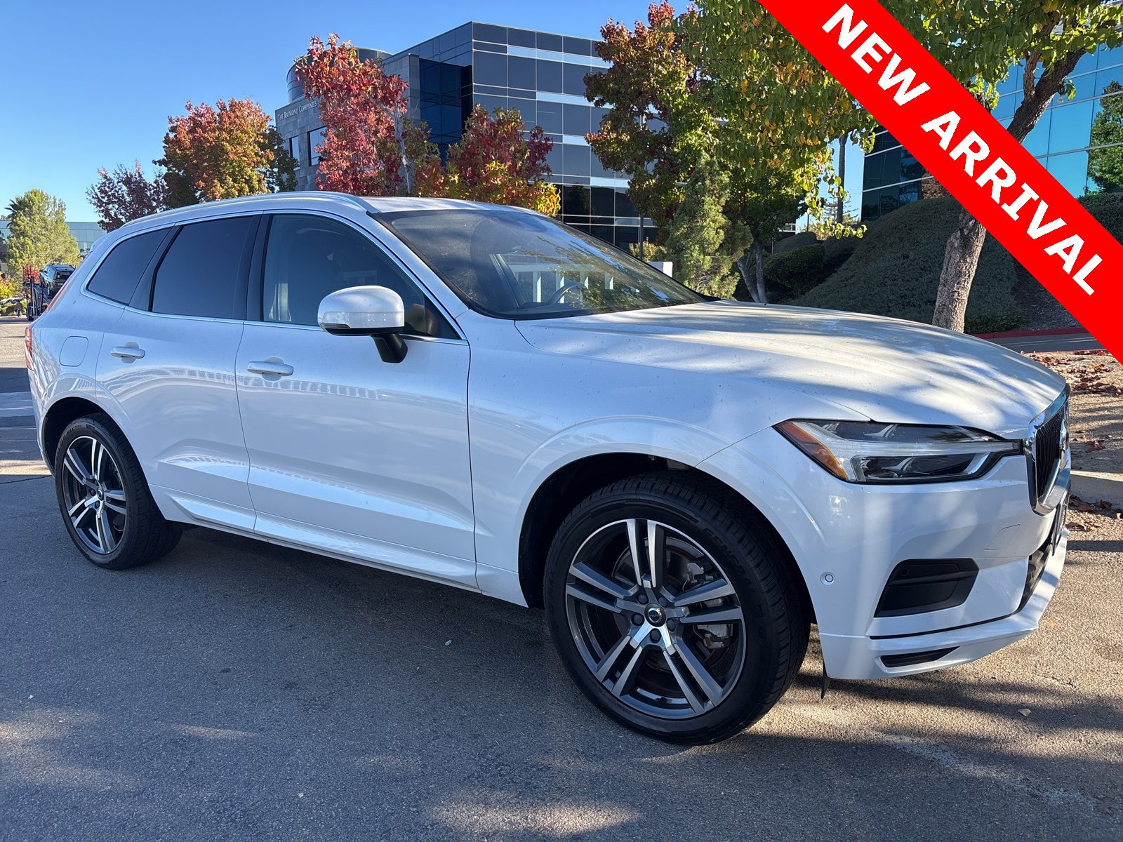 Used 2018 Volvo XC60 T6 Momentum w/ Convenience Package