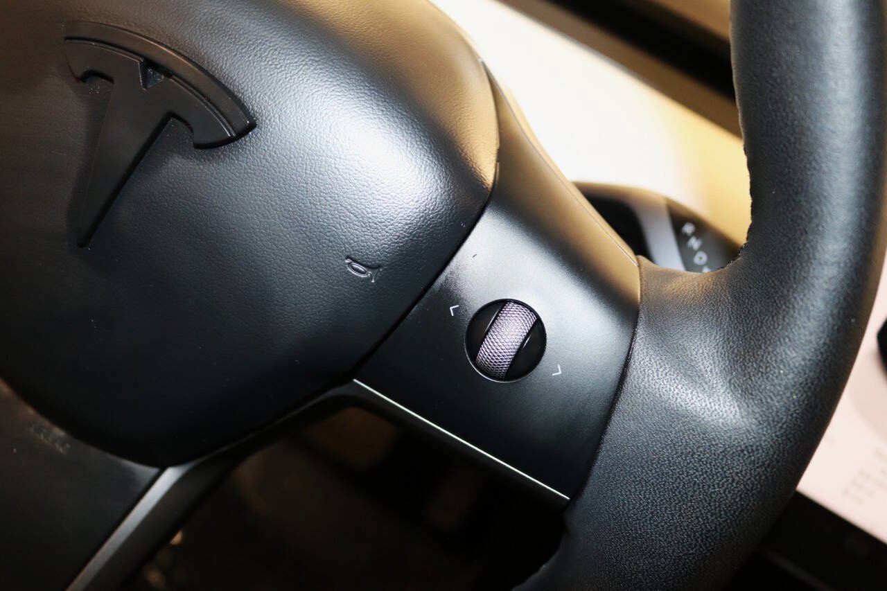 Used 2023 Tesla Model Y Long Range AWD/4WD image 42