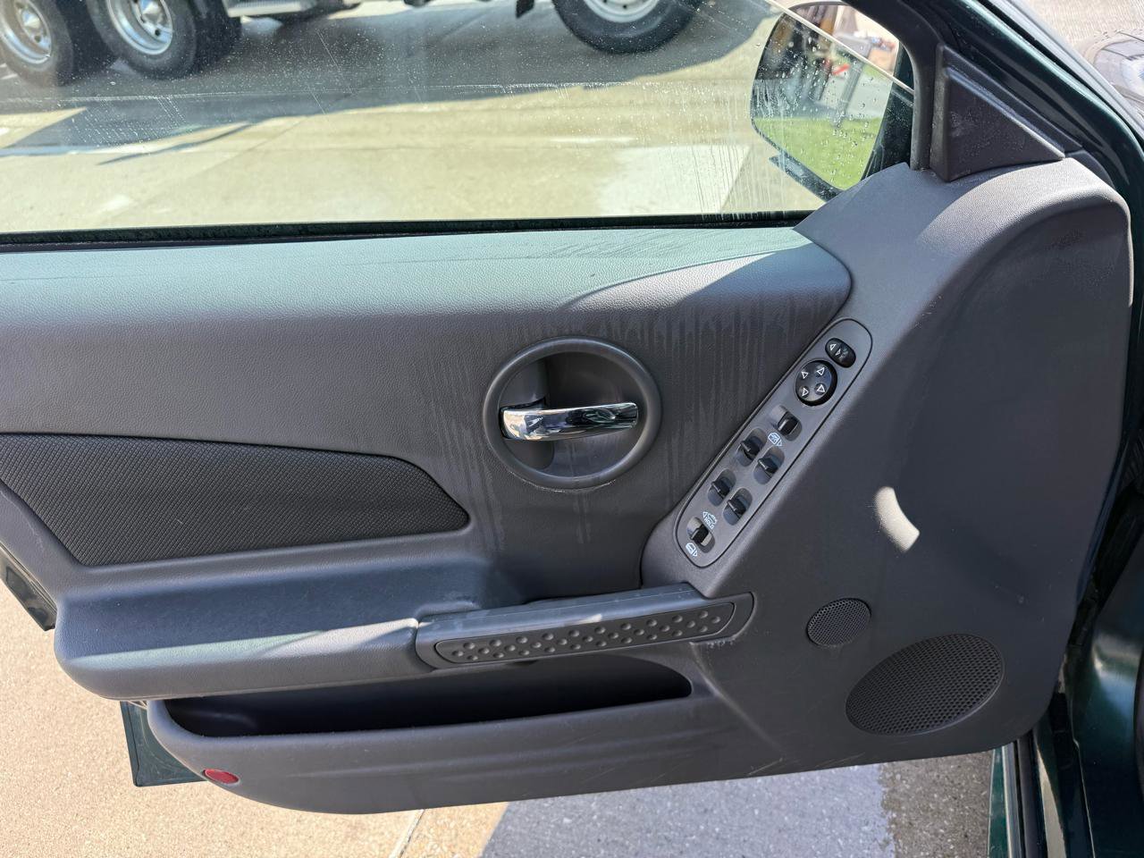 Used 2004 Pontiac Grand Prix GT2 w/ Leather Trim Pkg image 12