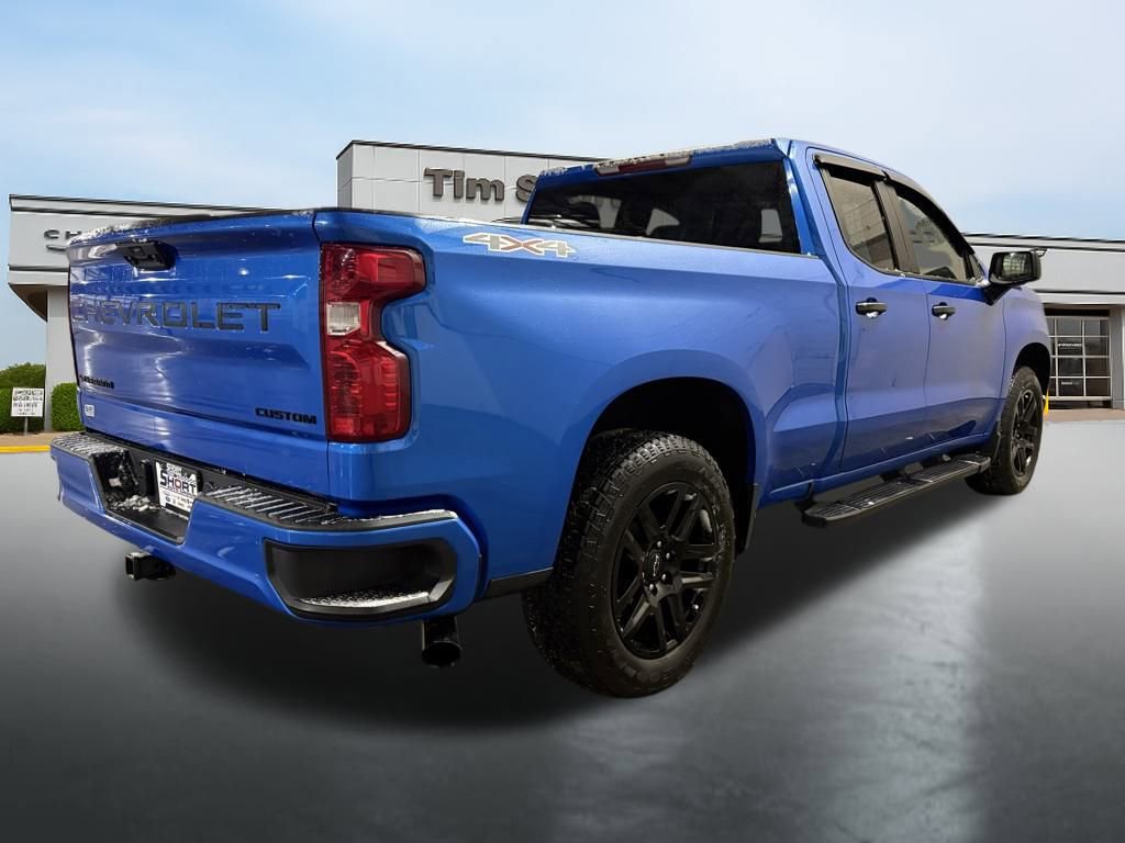 Used 2025 Chevrolet Silverado 1500 Custom w/ Turbomax Blackout Package image 5