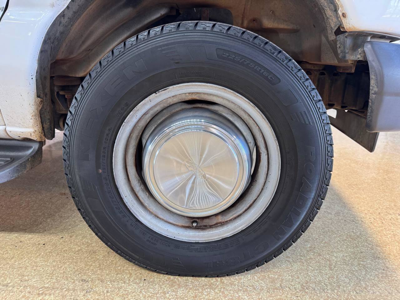Used 2006 Ford E-350 and Econoline 350 XL RWD image 32