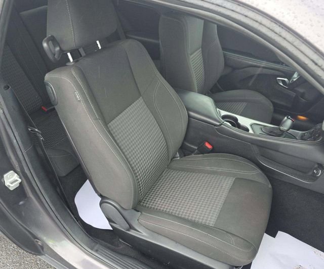 Used 2019 Dodge Challenger SXT image 5