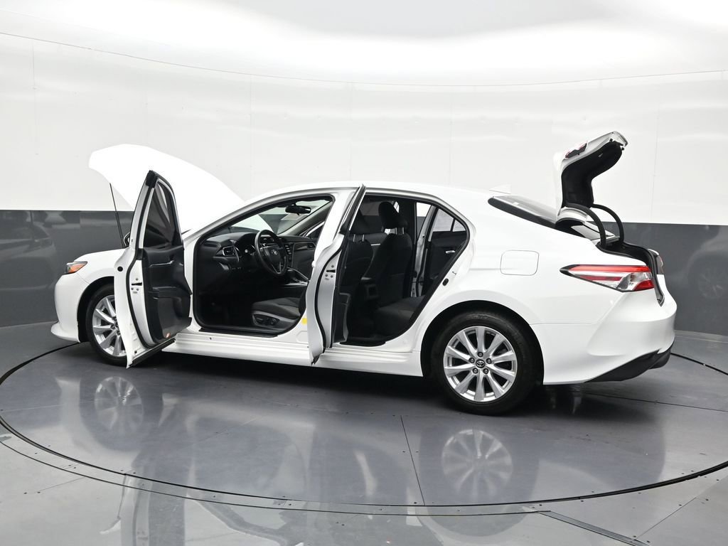 Used 2019 Toyota Camry LE FWD image 34